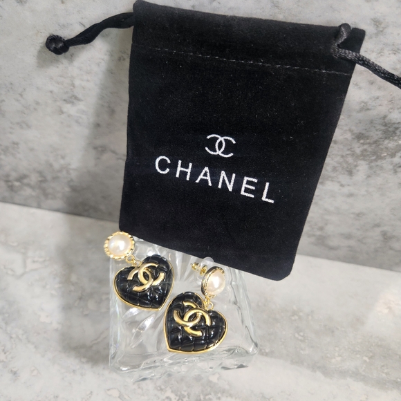 Chanel heart-shaped drop earrings✨️ - Picture 8 of 8
